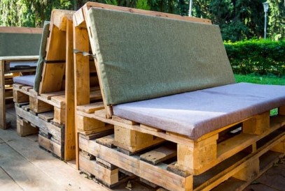 Pallet sofa: how to build a sofa with pallets?