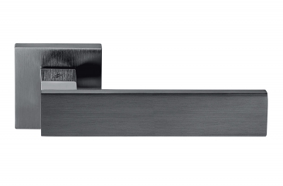 Alba Chrome Door Handle on Rosette Made in Italy by Colombo Design