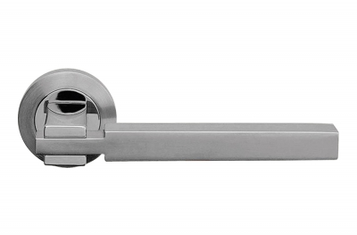 Elle Polished Chrome Door Handle With Rose of Squarish Shape by Linea Calì