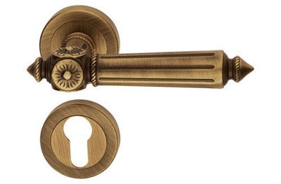 Patrizio Classique PFS Pasini Brass Door Handle with Round Rose and Escutcheon